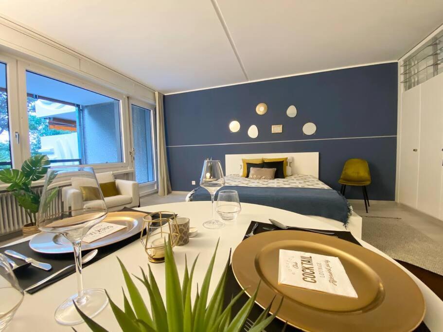 Luganersee, Pool, Strand, Parkplatz, Suite Bissone Exterior photo