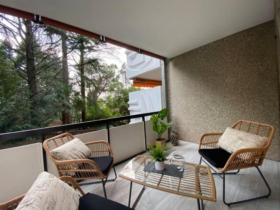 Luganersee, Pool, Strand, Parkplatz, Suite Bissone Exterior photo